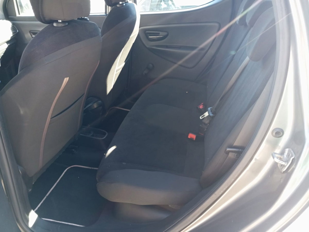 Lancia Ypsilon 1.3 MJT 16V 95 CV 5 porte S&S Gold (11)