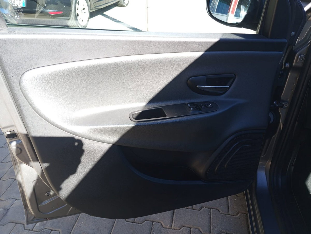 Lancia Ypsilon 1.3 MJT 16V 95 CV 5 porte S&S Gold (15)