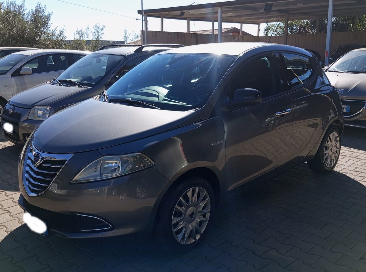 Lancia Ypsilon 1.3 MJT 16V 95 CV 5 porte S&S Gold (3)