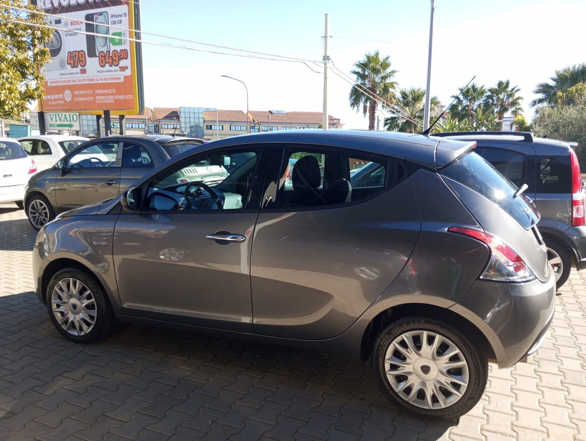 Lancia Ypsilon 1.3 MJT 16V 95 CV 5 porte S&S Gold (5)