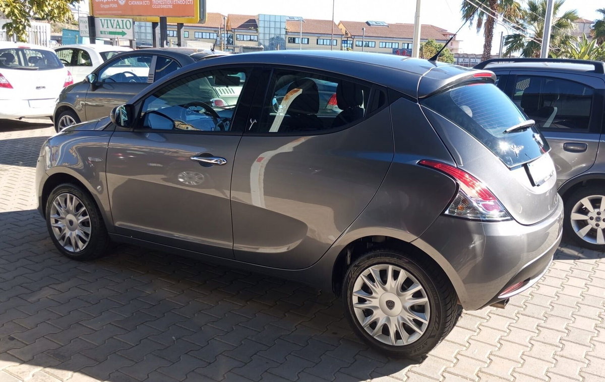 Lancia Ypsilon 1.3 MJT 16V 95 CV 5 porte S&S Gold (6)