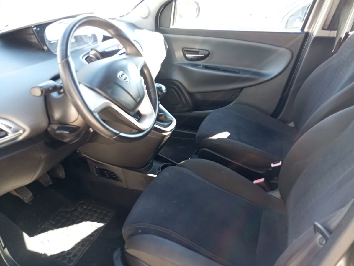 Lancia Ypsilon 1.3 MJT 16V 95 CV 5 porte S&S Gold (8)