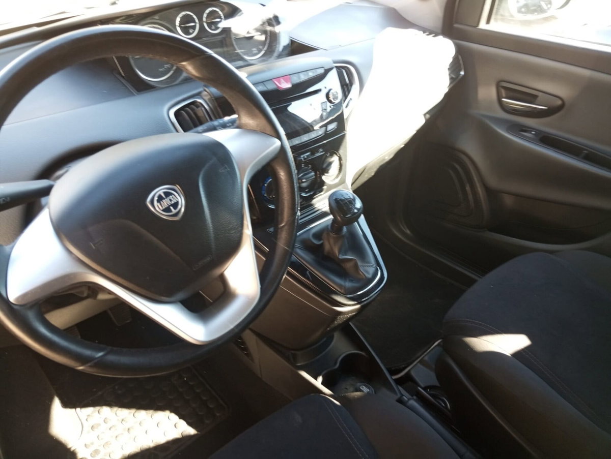 Lancia Ypsilon 1.3 MJT 16V 95 CV 5 porte S&S Gold (9)