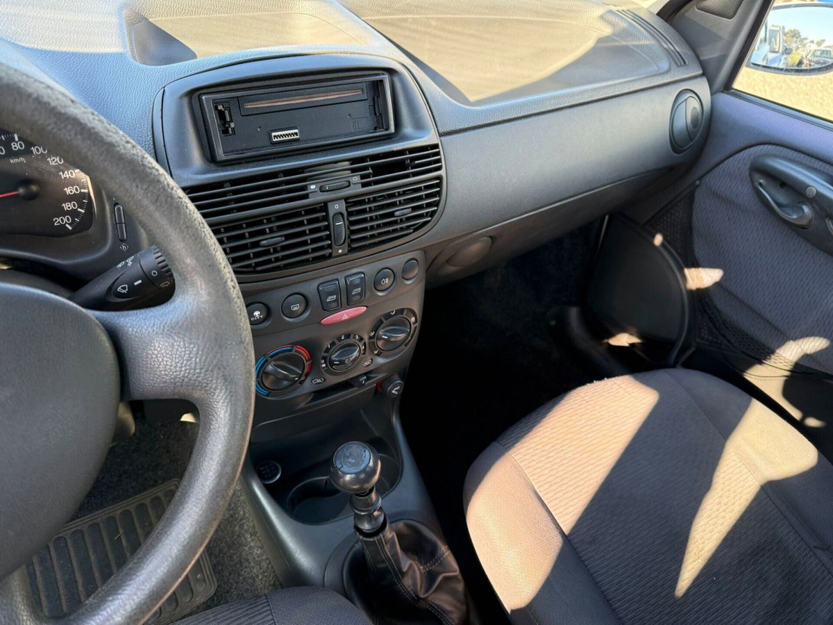 Fiat Punto 1.2i cat 5 porte ELX (2)