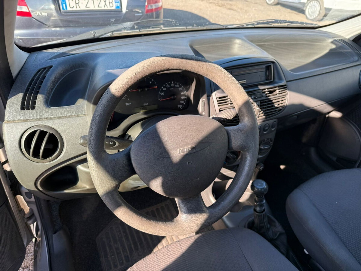 Fiat Punto 1.2i cat 5 porte ELX (3)