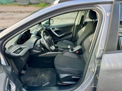 Peugeot 2008 100 Black Matt (15)