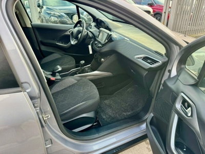 Peugeot 2008 100 Black Matt (19)