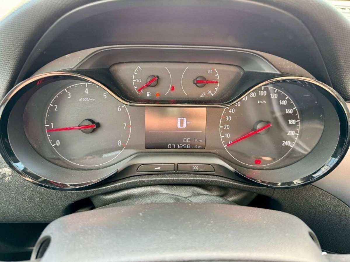 Opel Crossland X 1.2 12V Innovation (11)