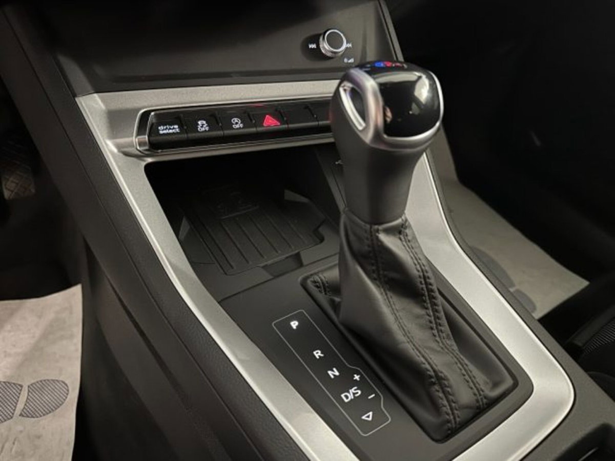 Audi Q3 Sportback 35 1.5 tfsi Identity Black (11)