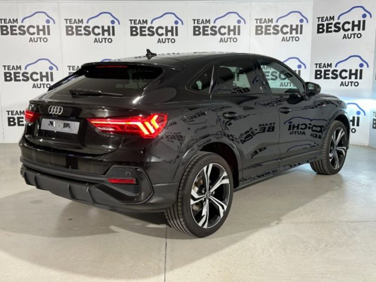 Audi Q3 Sportback 35 1.5 tfsi Identity Black (4)