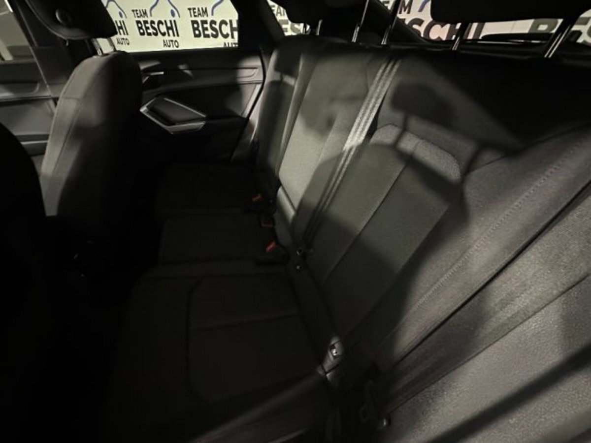Audi Q3 Sportback 35 1.5 tfsi Identity Black (7)