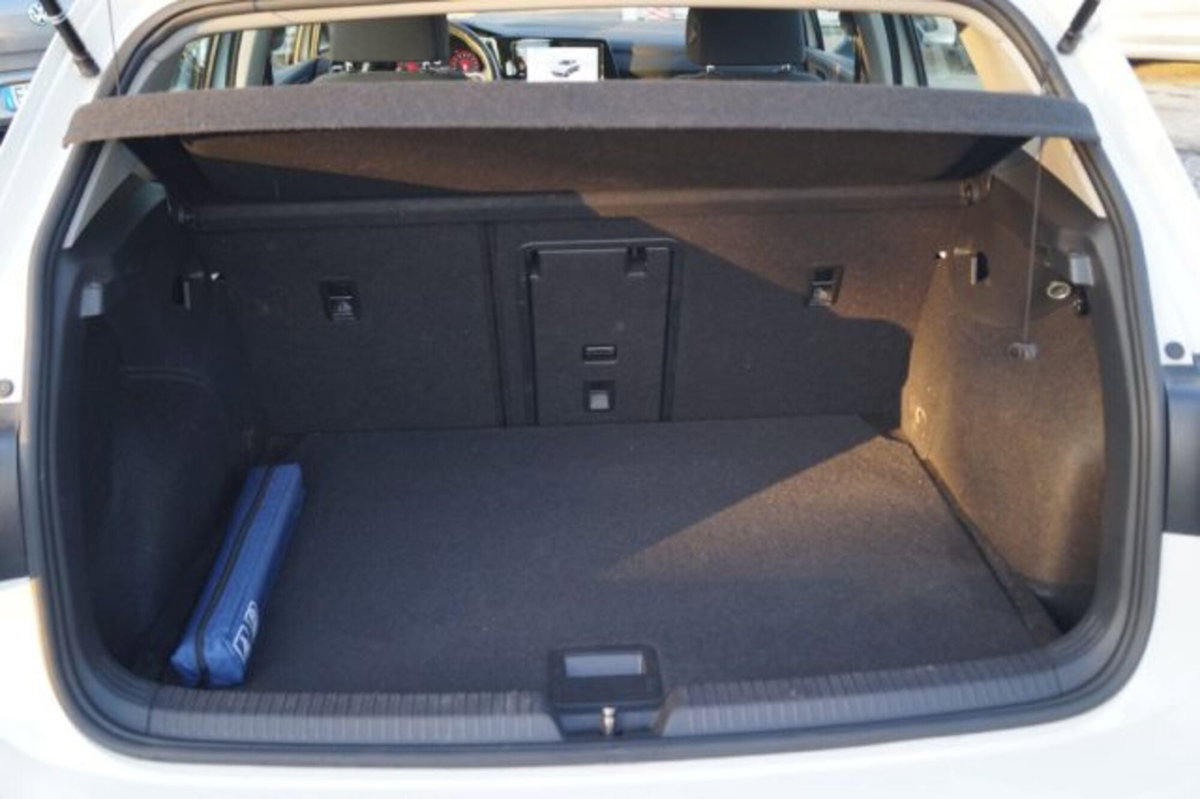 Volkswagen Golf Variant 1.0 eTSI EVO DSG Life (20)