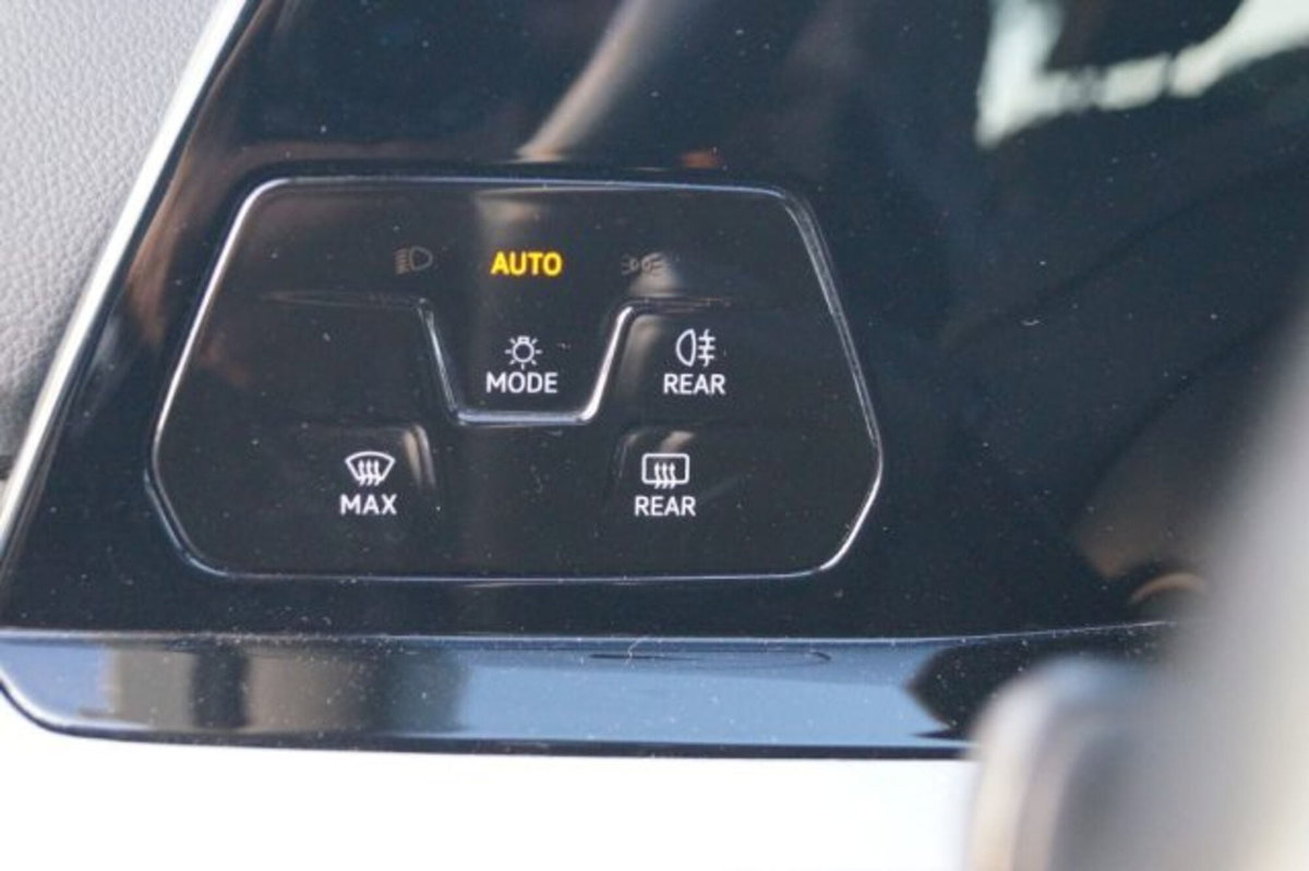 Volkswagen Golf Variant 1.0 eTSI EVO DSG Life (9)