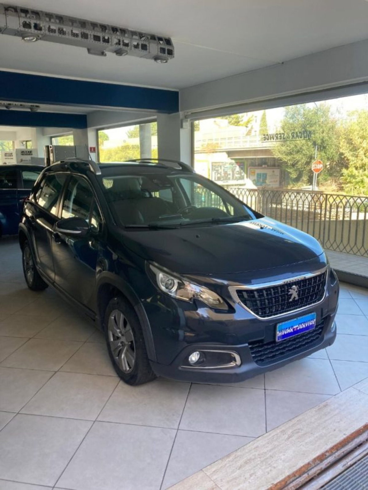 Peugeot 2008 100 S&S Black Matt (2)