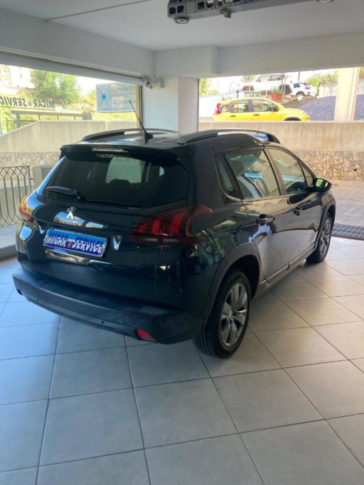 Peugeot 2008 100 S&S Black Matt (5)