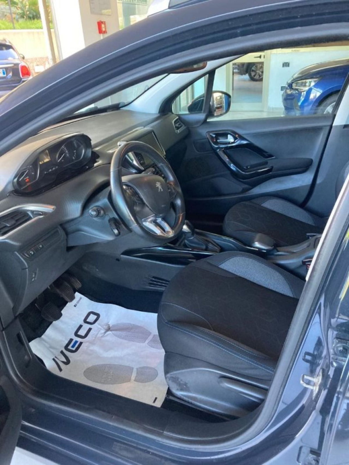 Peugeot 2008 100 S&S Black Matt (8)