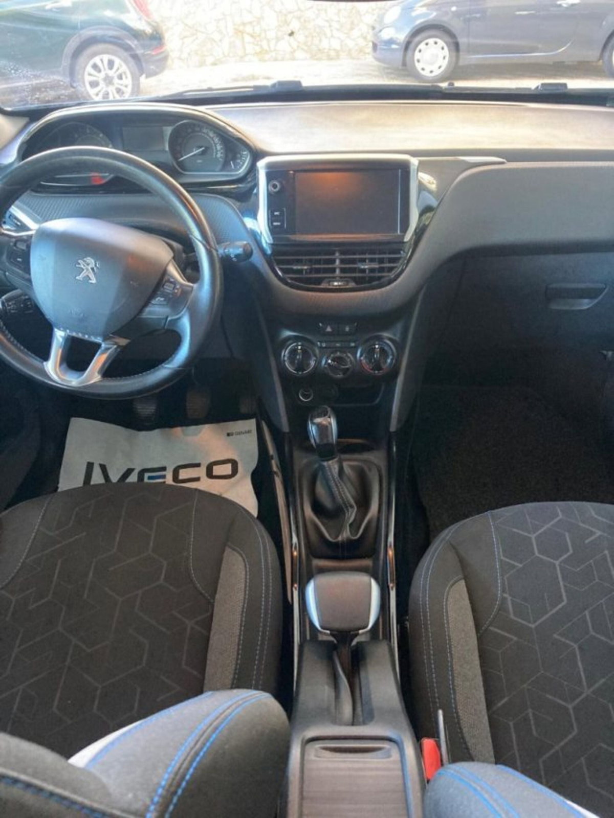 Peugeot 2008 100 S&S Black Matt (9)