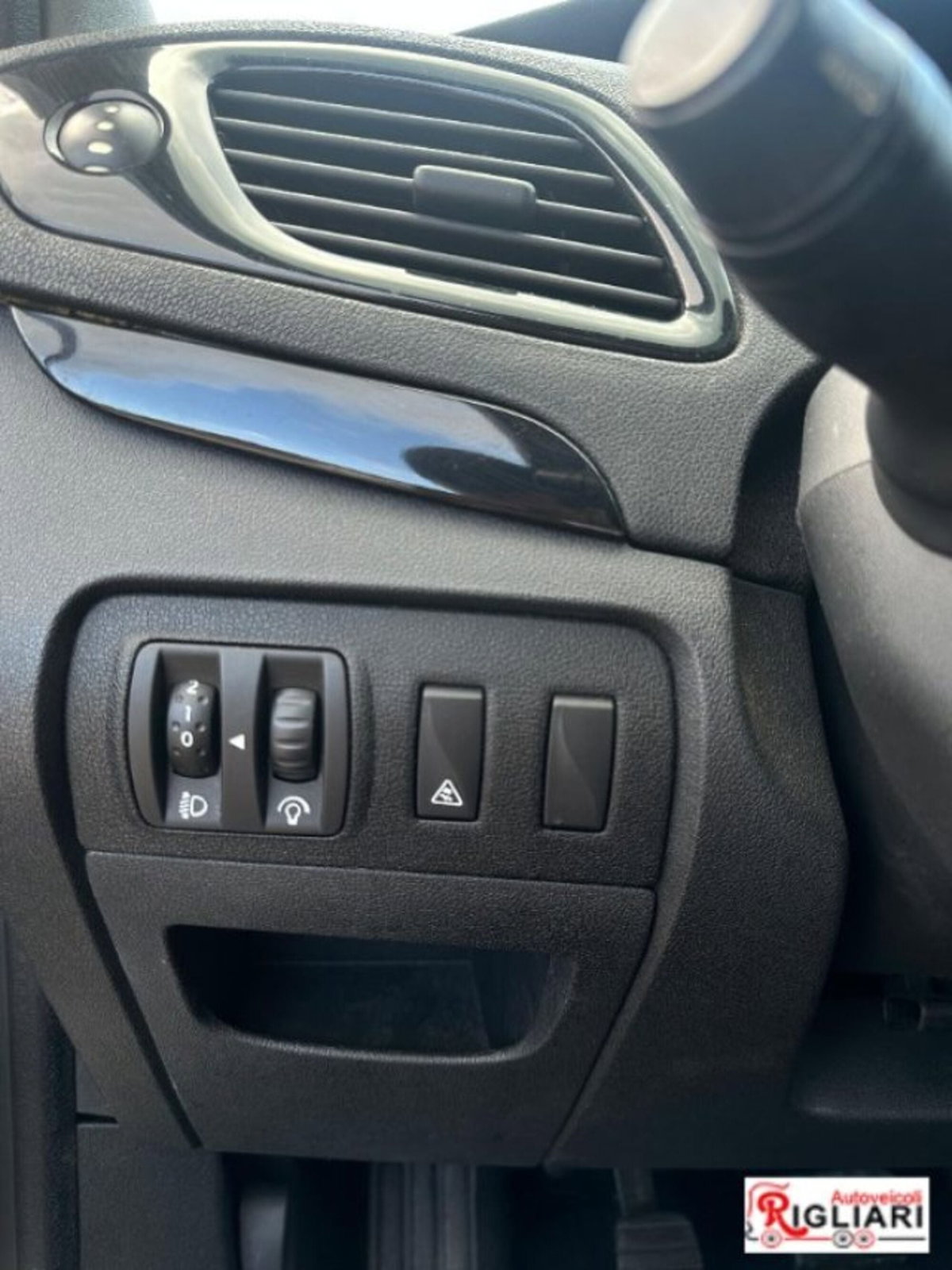 Renault Scenic E-Tech Electric 1.5 dCi 110CV Dynamique (11)