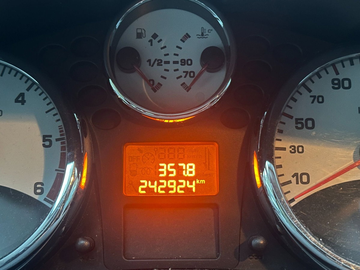 Peugeot 207 SW 8V HDi 112CV Outdoor (10)