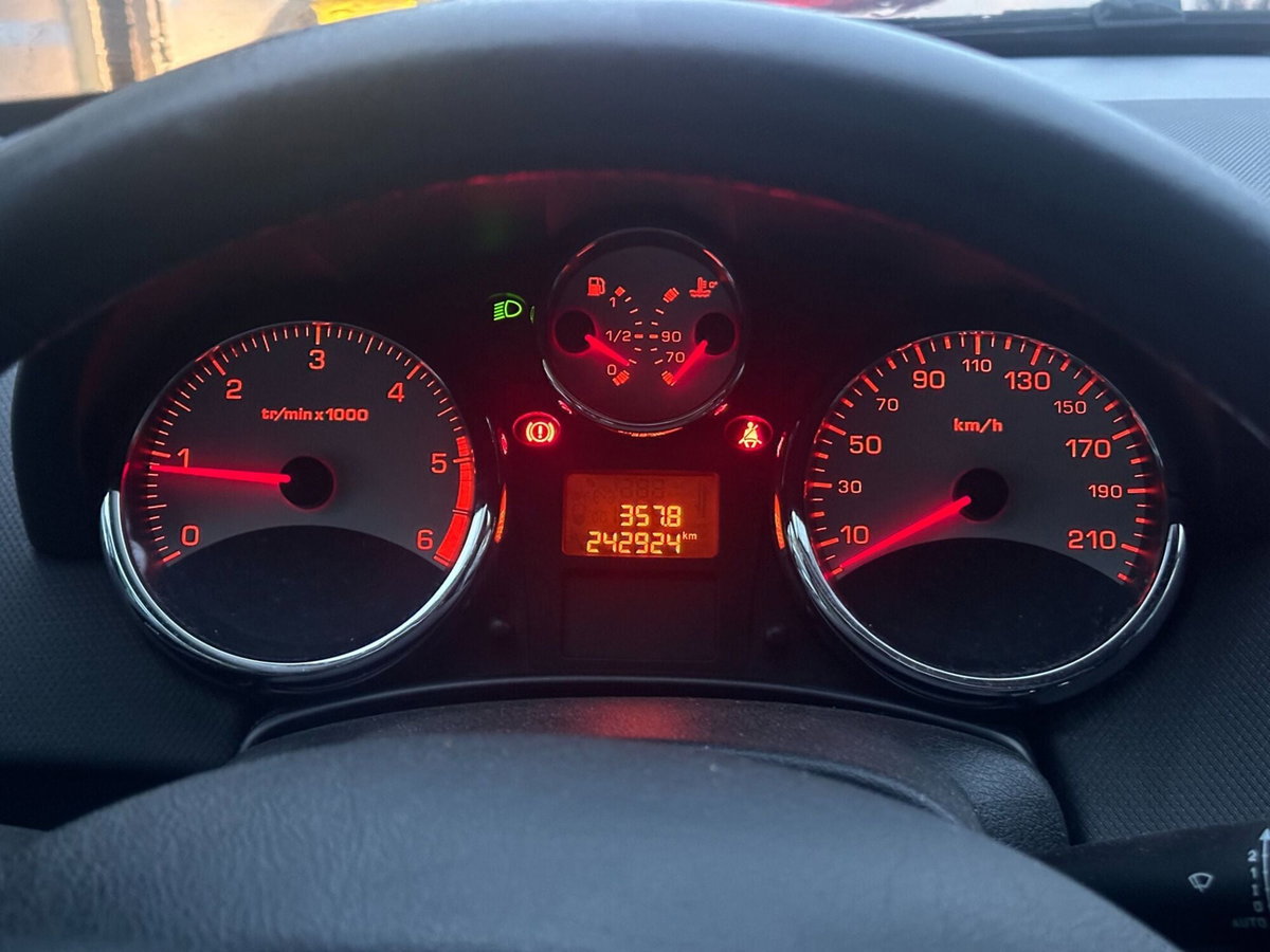 Peugeot 207 SW 8V HDi 112CV Outdoor (11)