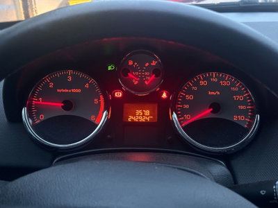 Peugeot 207 SW 8V HDi 112CV Outdoor (11)
