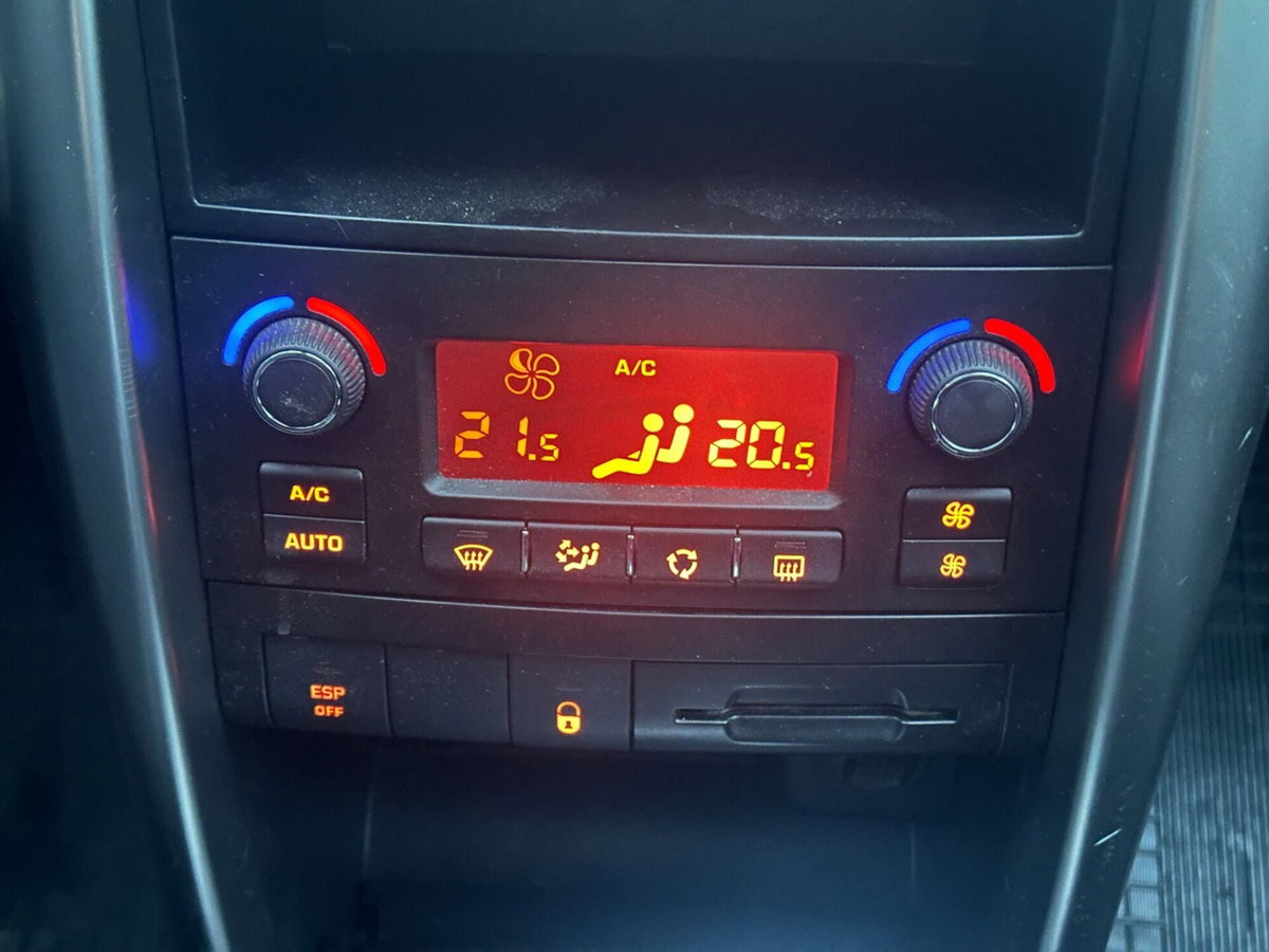 Peugeot 207 SW 8V HDi 112CV Outdoor (13)