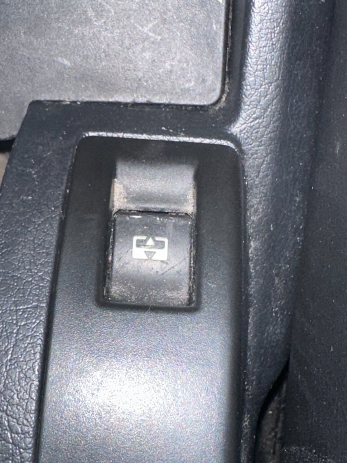 Peugeot 207 SW 8V HDi 112CV Outdoor (16)