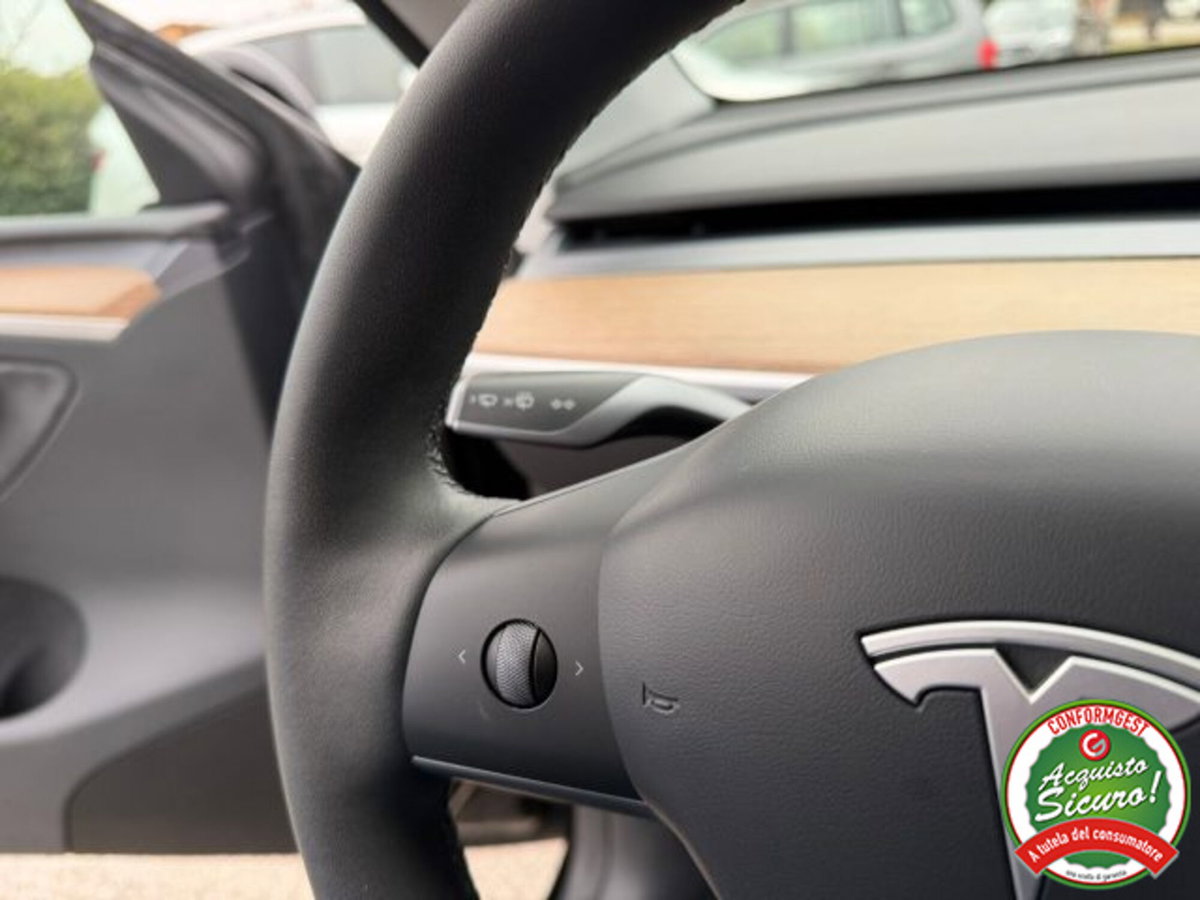 Tesla Model Y Performance awd (13)