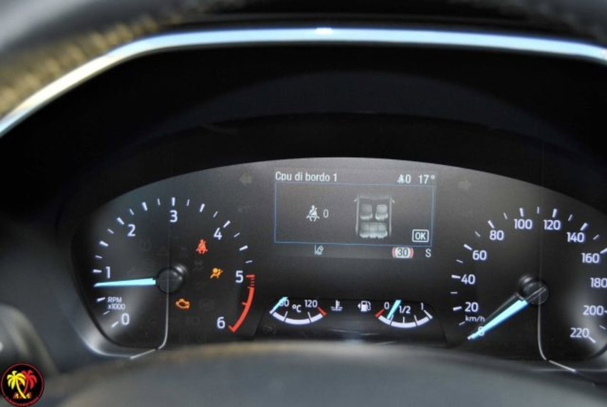 Ford Kuga 1.5 EcoBlue 120 CV 2WD Titanium (8)