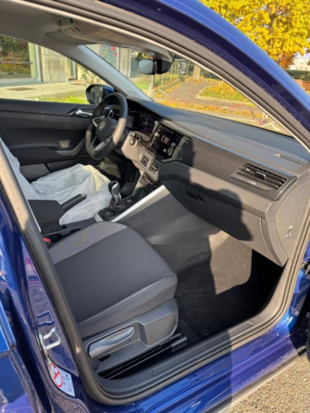 Volkswagen Taigo 1.0 tsi R-Line 115cv (3)