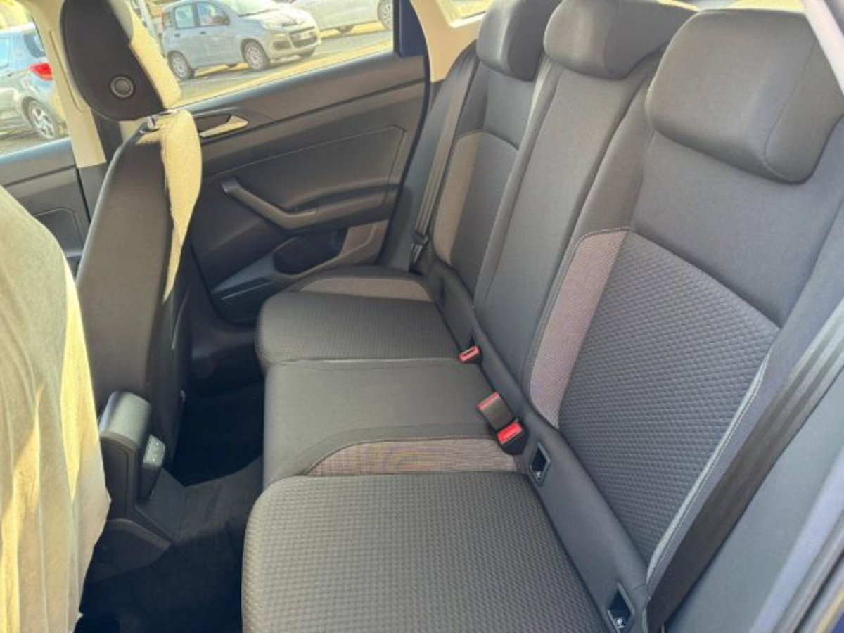 Volkswagen Taigo 1.0 tsi R-Line 115cv (9)