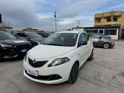 Lancia Ypsilon 1.0 FireFly 5 porte S&S Hybrid Gold Plus usata