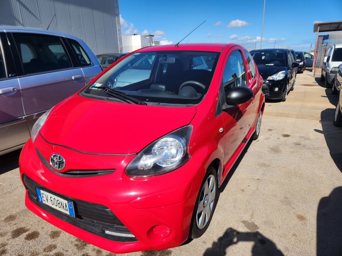 Toyota Aygo 1.0 VVT-i 69 CV 3 porte x-cool (2)