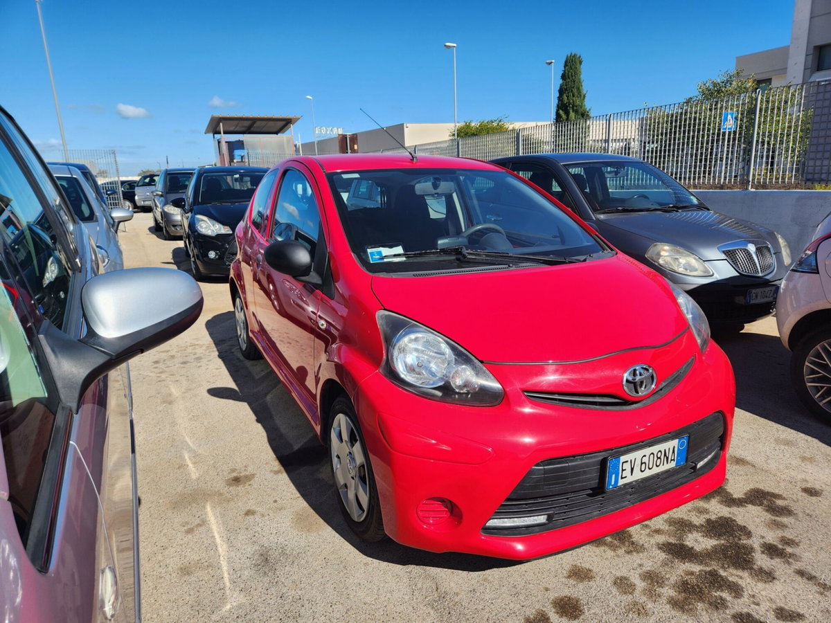 Toyota Aygo 1.0 VVT-i 69 CV 3 porte x-cool (3)