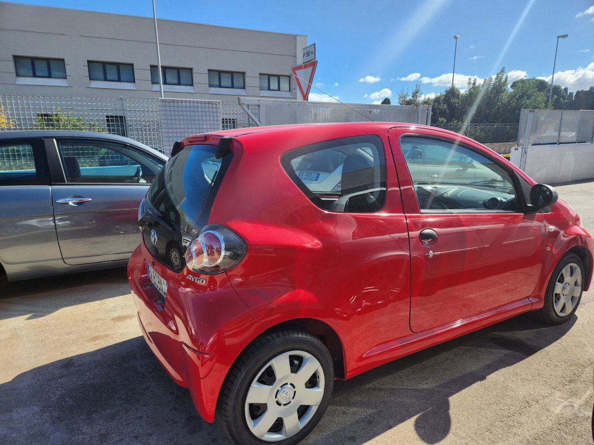 Toyota Aygo 1.0 VVT-i 69 CV 3 porte x-cool (4)
