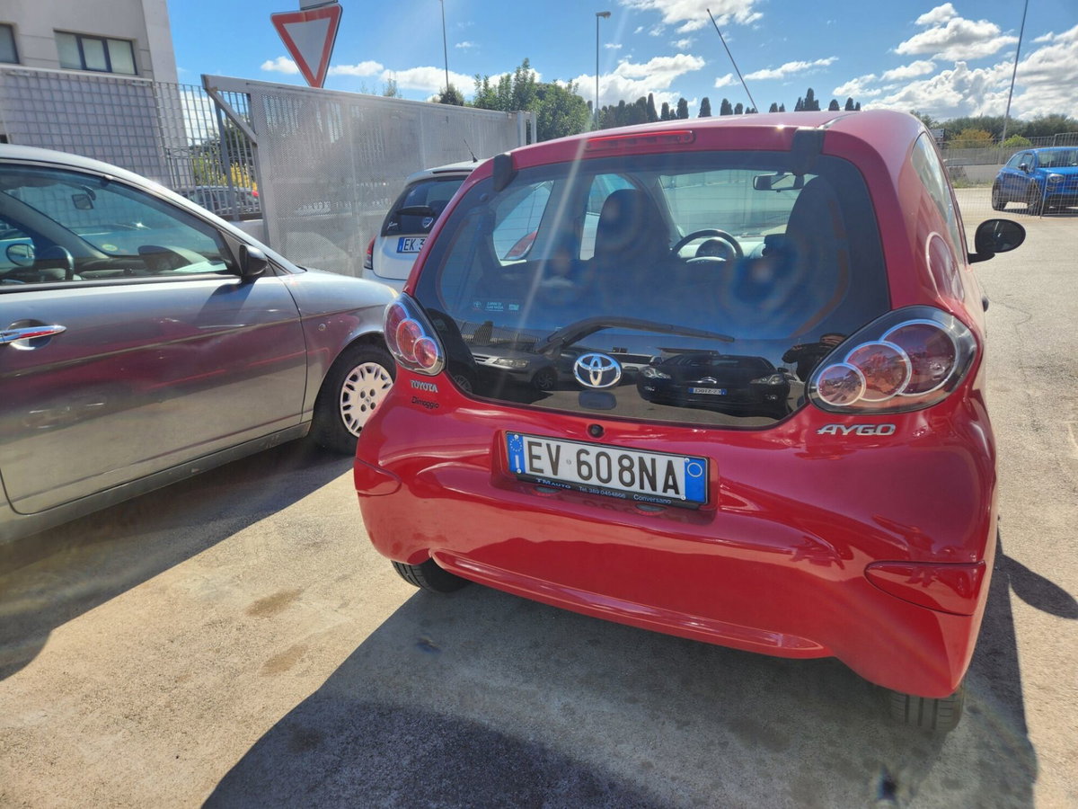 Toyota Aygo 1.0 VVT-i 69 CV 3 porte x-cool (5)