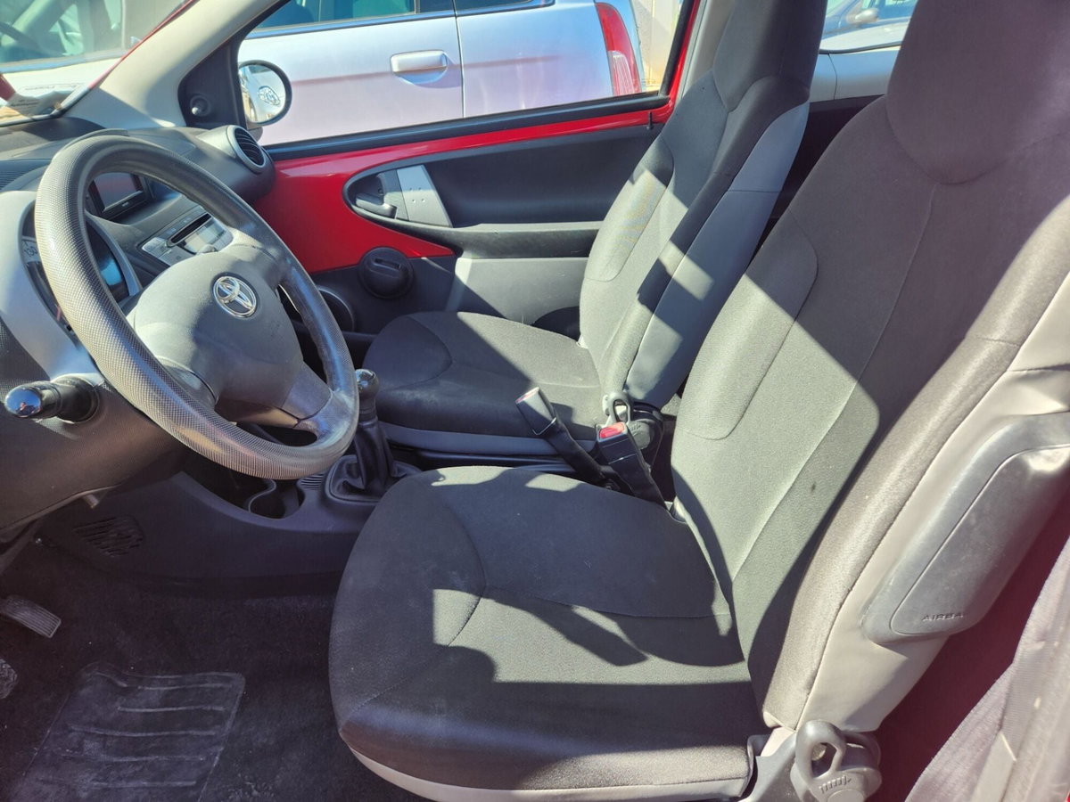 Toyota Aygo 1.0 VVT-i 69 CV 3 porte x-cool (7)