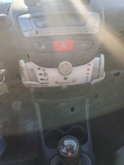 Toyota Aygo 1.0 VVT-i 69 CV 3 porte x-cool (8)