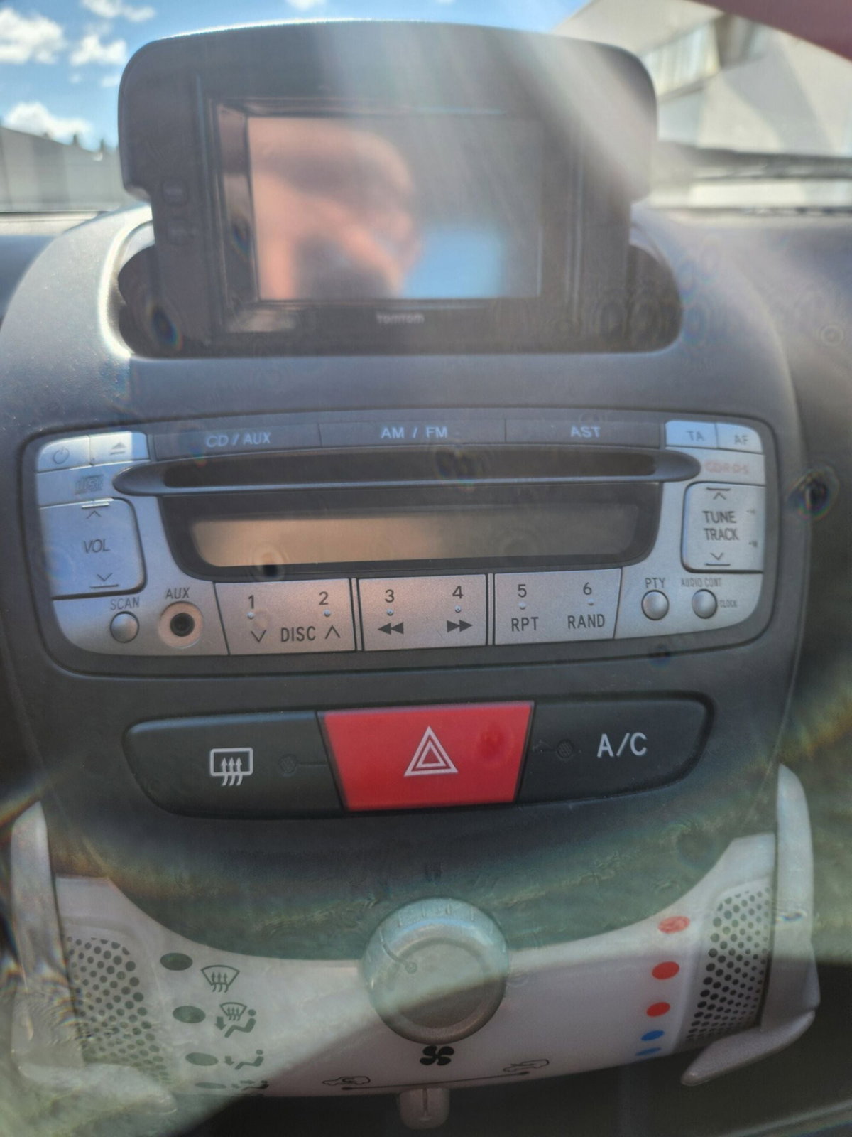 Toyota Aygo 1.0 VVT-i 69 CV 3 porte x-cool (9)