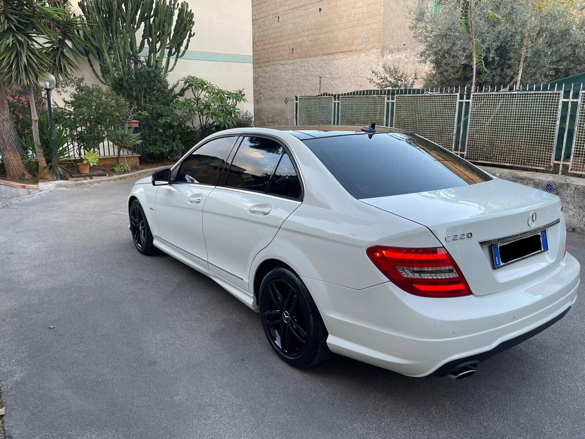 Mercedes-Benz Classe C 220 CDI BlueEFFICIENCY Avantgarde AMG (10)