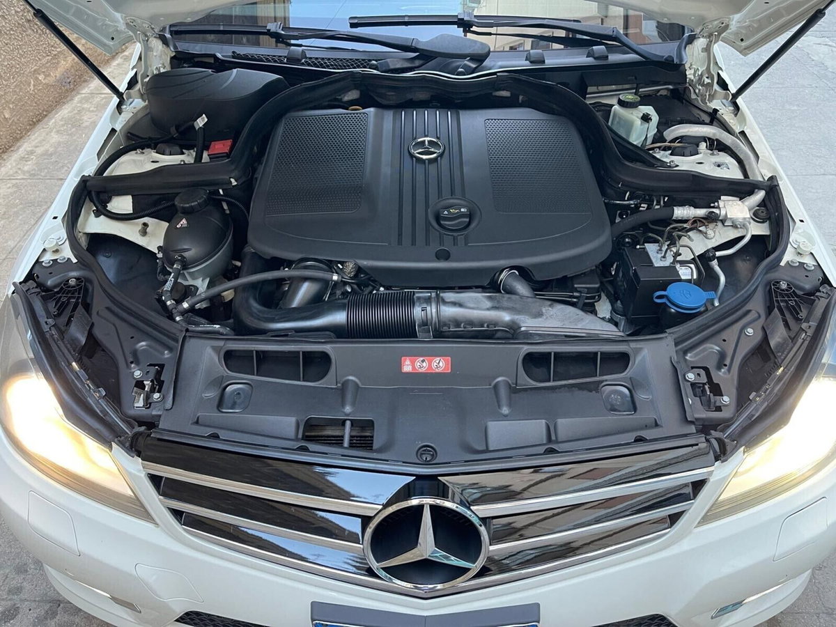 Mercedes-Benz Classe C 220 CDI BlueEFFICIENCY Avantgarde AMG (14)