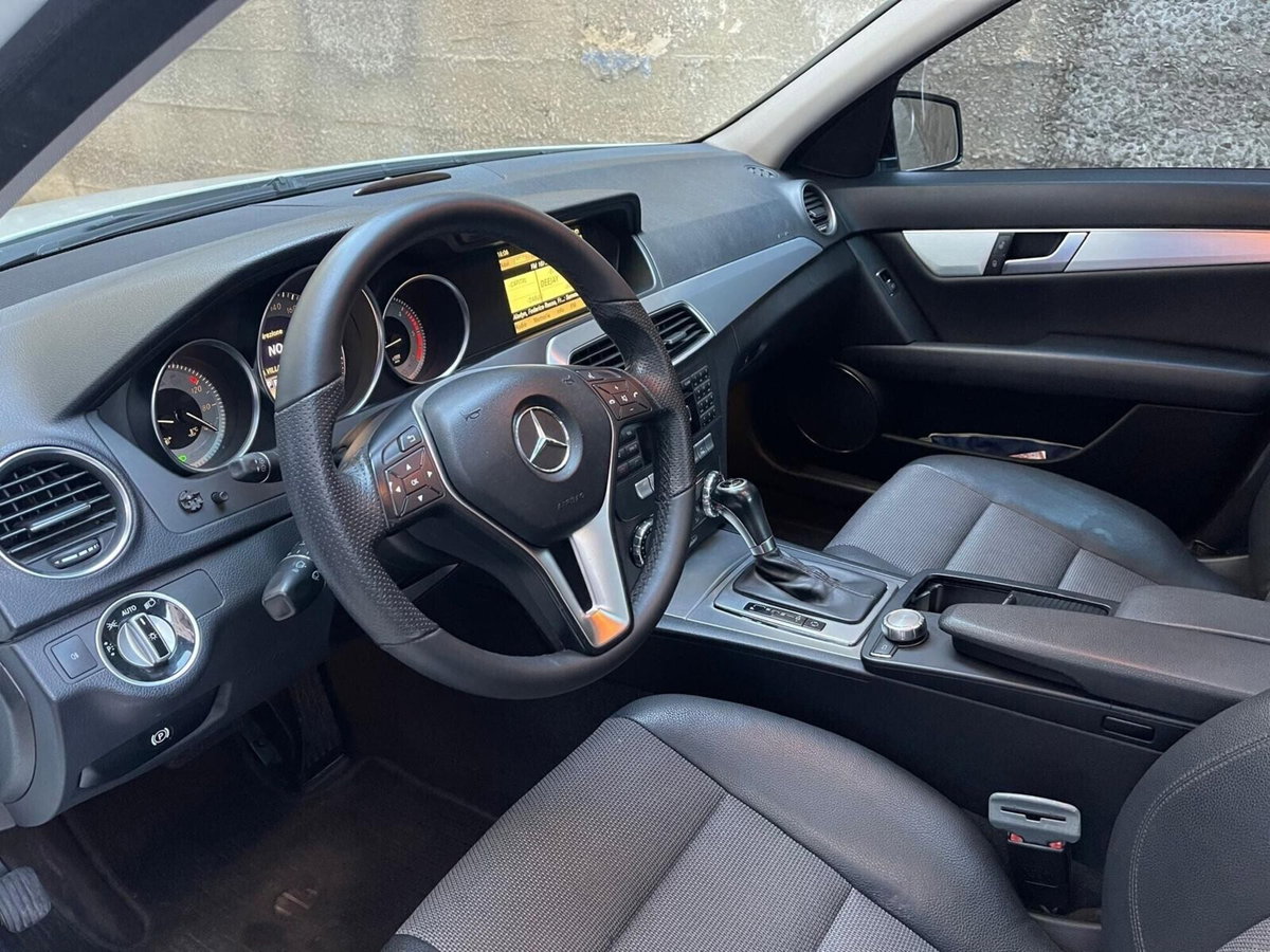 Mercedes-Benz Classe C 220 CDI BlueEFFICIENCY Avantgarde AMG (15)