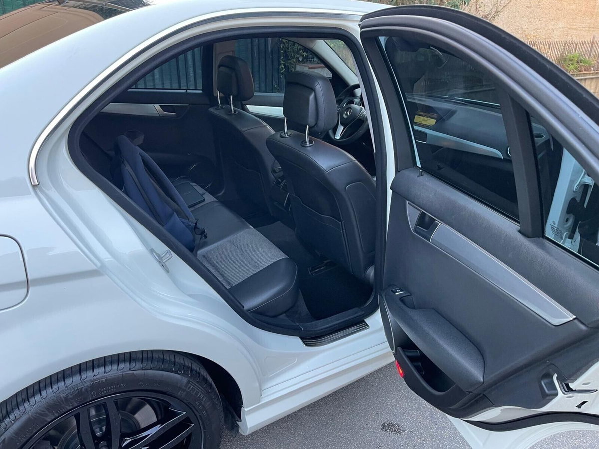 Mercedes-Benz Classe C 220 CDI BlueEFFICIENCY Avantgarde AMG (18)
