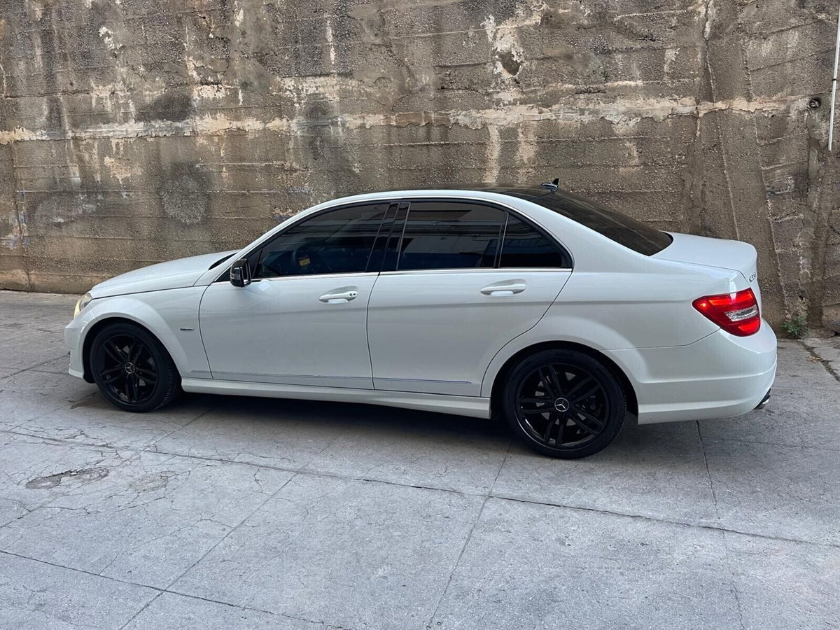 Mercedes-Benz Classe C 220 CDI BlueEFFICIENCY Avantgarde AMG (2)