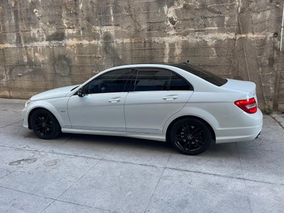 Mercedes-Benz Classe C 220 CDI BlueEFFICIENCY Avantgarde AMG (2)