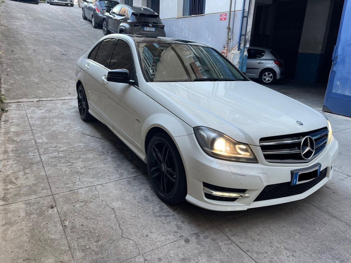 Mercedes-Benz Classe C 220 CDI BlueEFFICIENCY Avantgarde AMG (3)