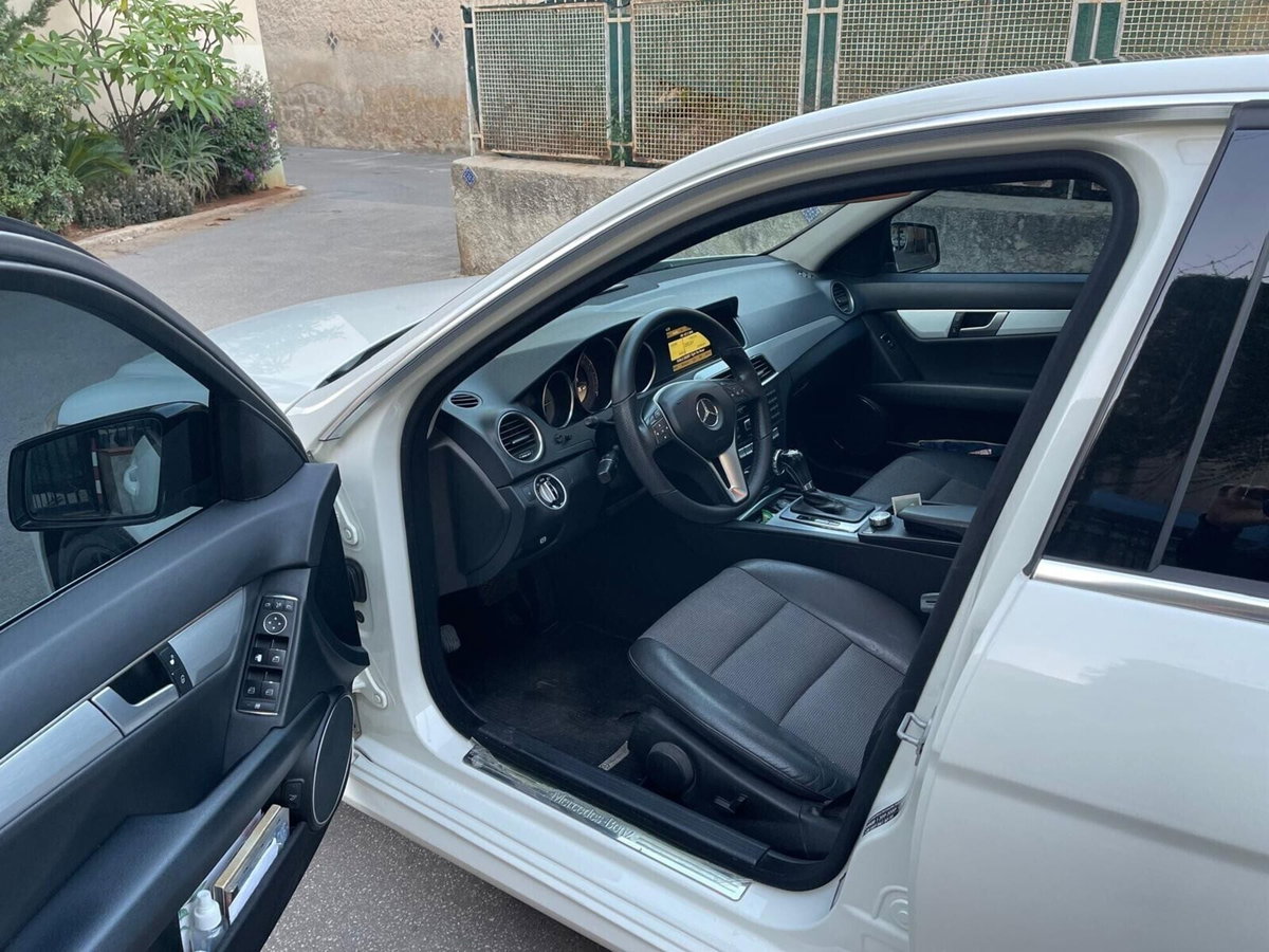 Mercedes-Benz Classe C 220 CDI BlueEFFICIENCY Avantgarde AMG (4)