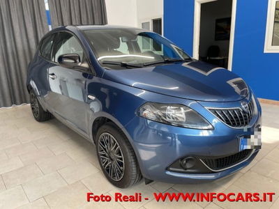Lancia Ypsilon 1.0 FireFly 5 porte S&S Hybrid Ecochic Gold usata