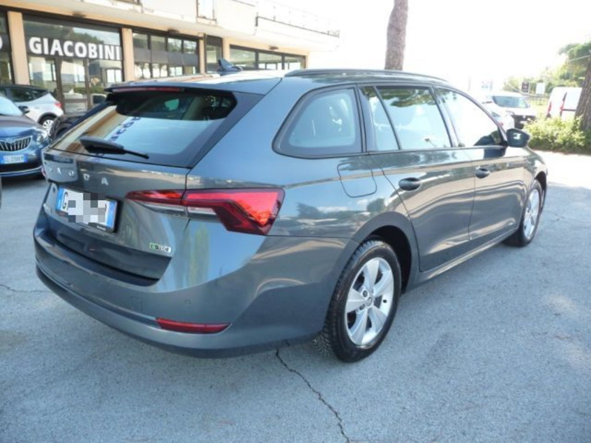 Skoda Octavia Station Wagon 1.5 G-TEC DSG Wagon Executive (2)
