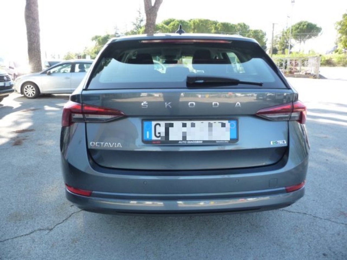 Skoda Octavia Station Wagon 1.5 G-TEC DSG Wagon Executive (4)